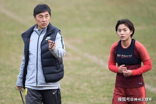 王哲林24+15上海胜福建 高诗岩11+8山东负四川